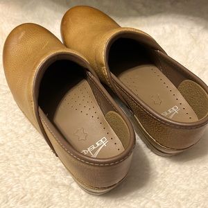 Honey colored danskos. Never worn. Size 38